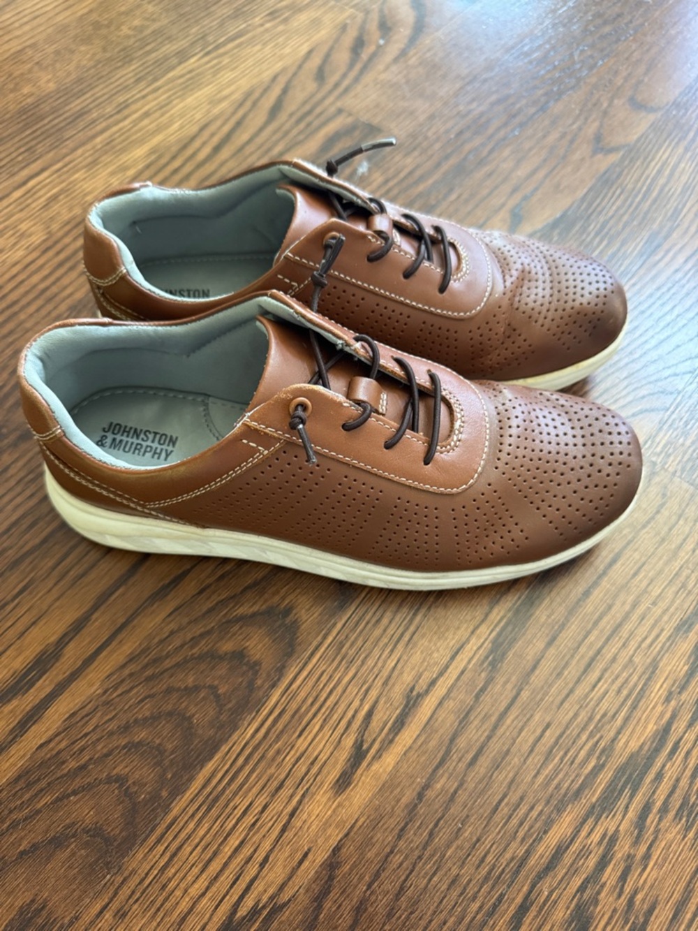 🦄🦄 JOHNSTON  & MURPHY Tan Perforated Leather Casual Sneaker